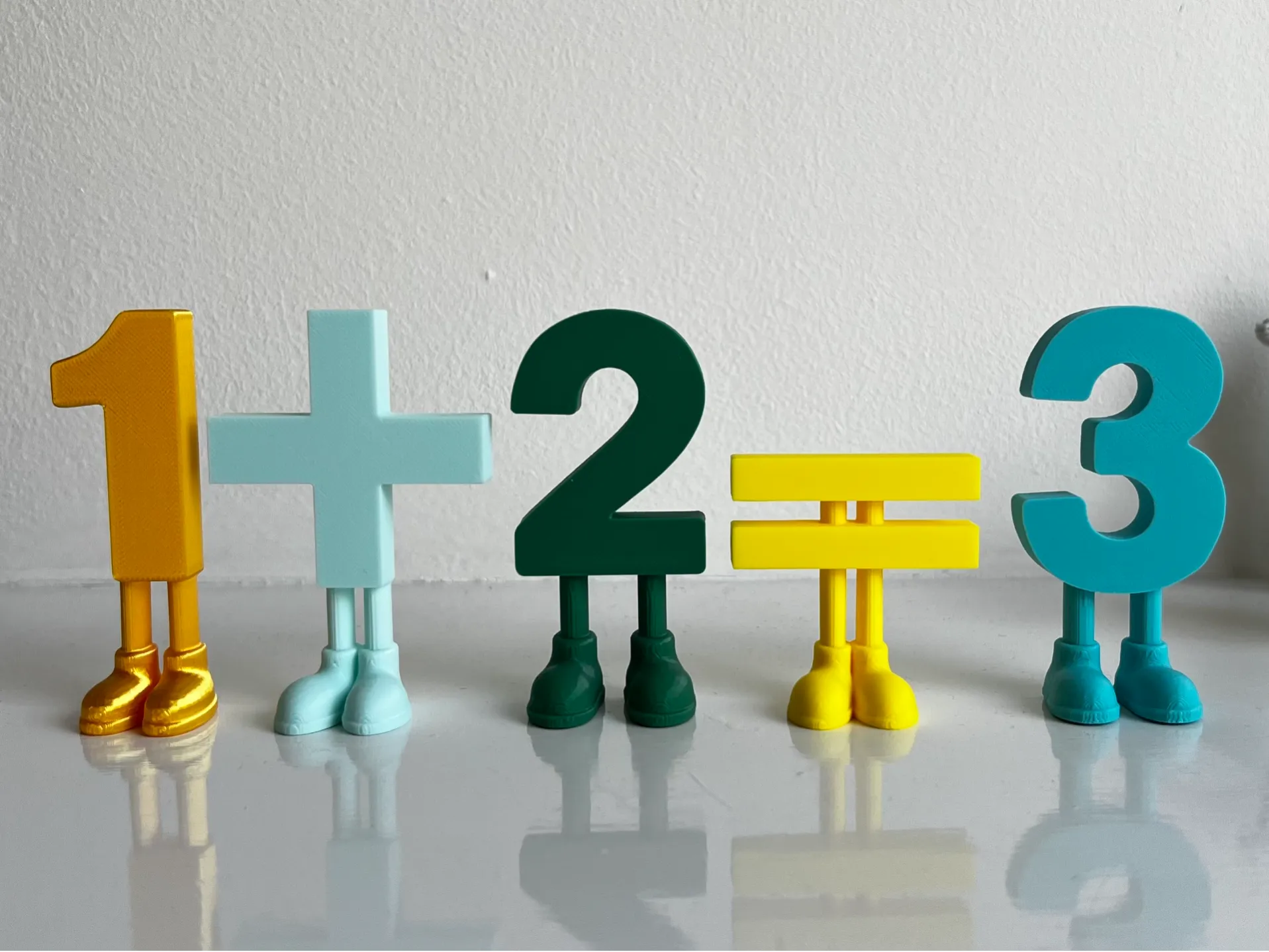 Símbolos Matemáticos com Pernas — imagem 1