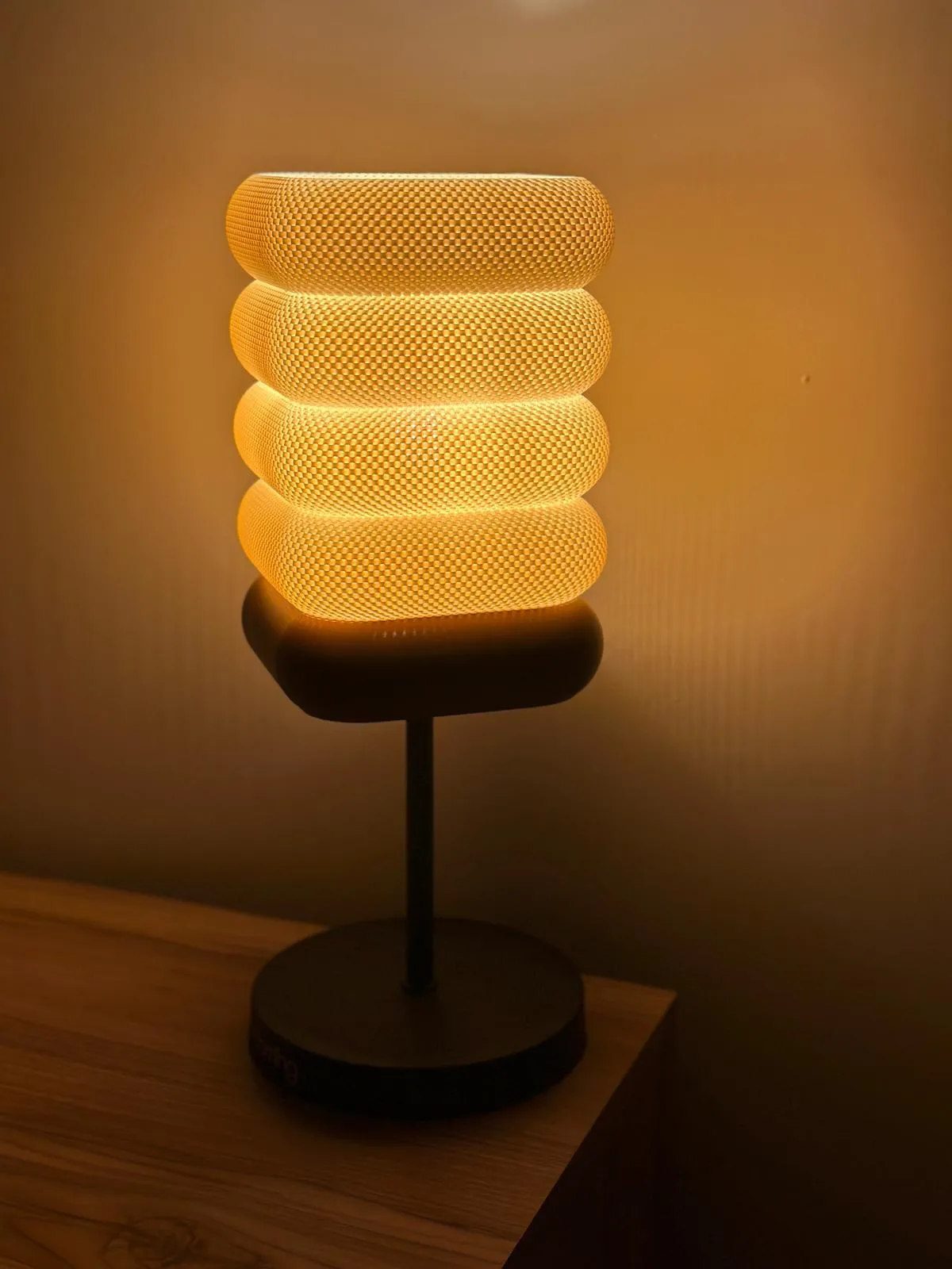 Luminária Retrô com Estrutura Cesta